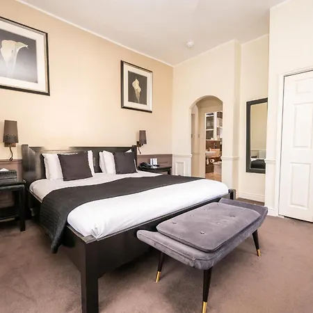 The Studley 4*