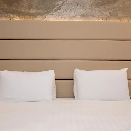 The Studley 4* Χαρογκέιτ