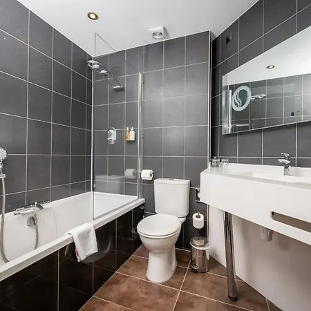 מלון The Studley 4*