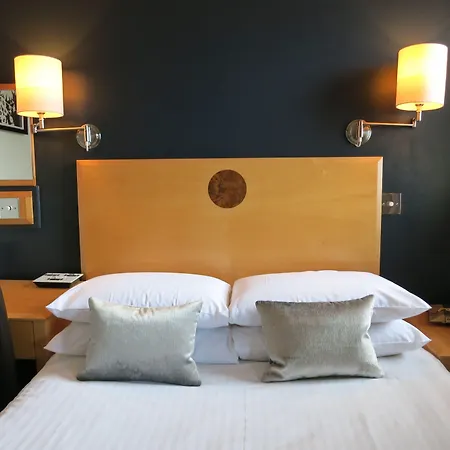 מלון The Studley 4*