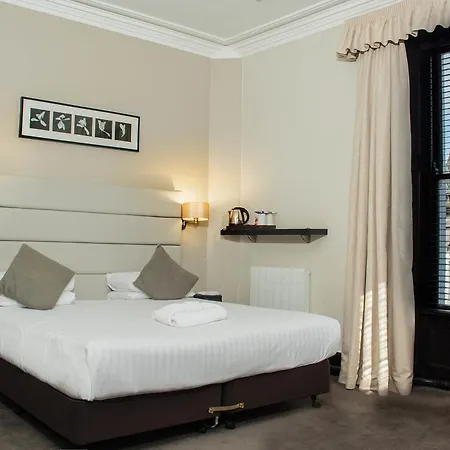 The Studley 4* Χαρογκέιτ