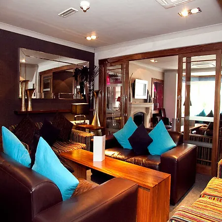 The Studley 4* Χαρογκέιτ
